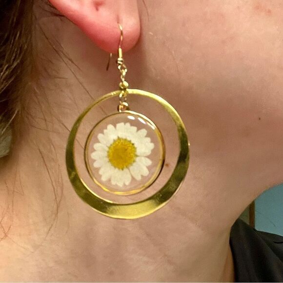 Bohemian Style Dried Flower Circle Pendant Earrings, Sunflower Earrings - Picture 5 of 9